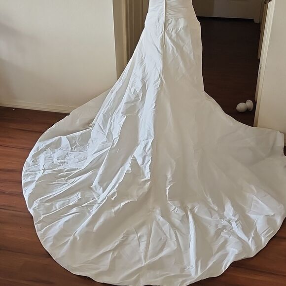 Beautiful Hand Made Wedding Gown - Picture 9 of 16